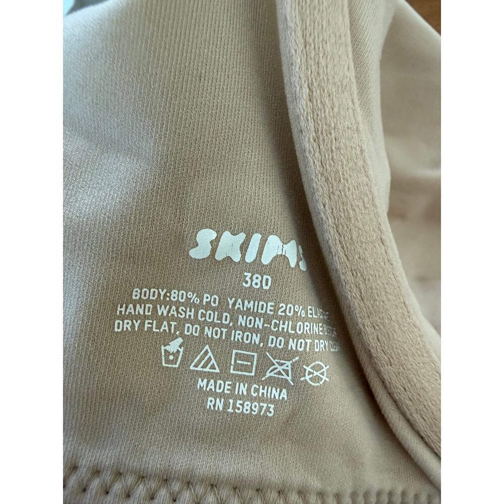 SKIMS Fits Everybody T-Shirt Bra Size 38D - Picture 4 of 4